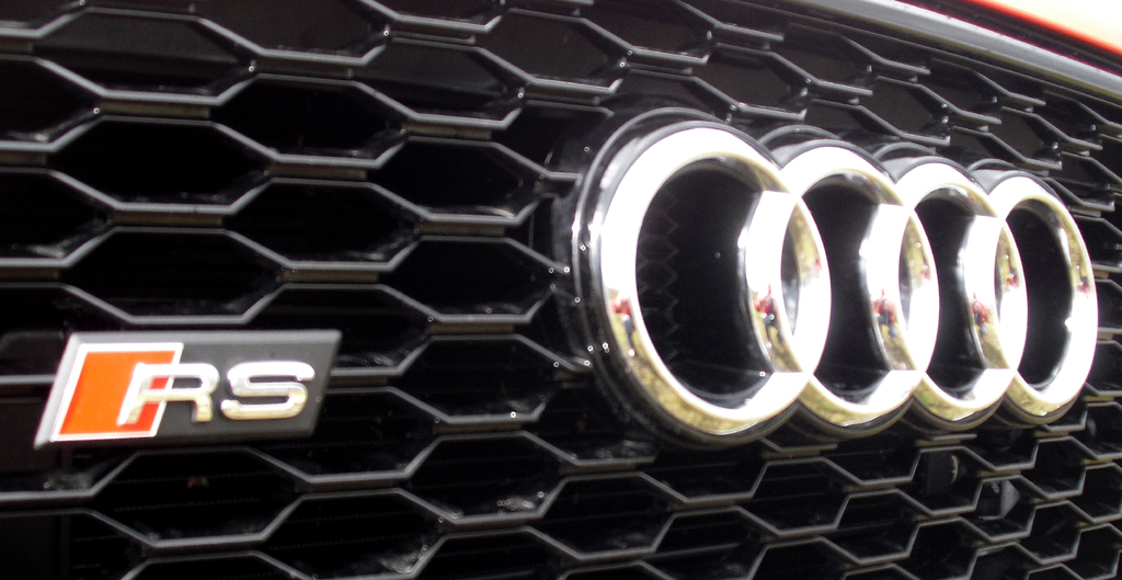 Audi RS Q3: Die vier Markenringe sitzen vorn mittig im Kühlergrill. 