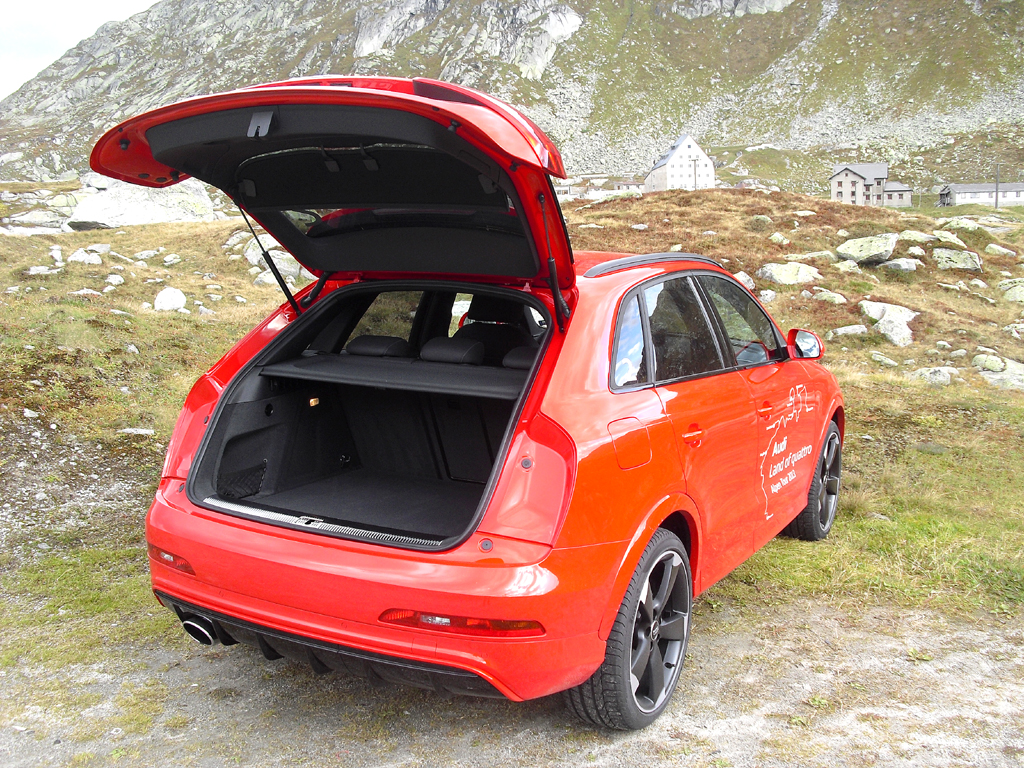 Audi RS Q3: Ins Gepäckabteil passen 356 bis 1261 Liter hinein. 