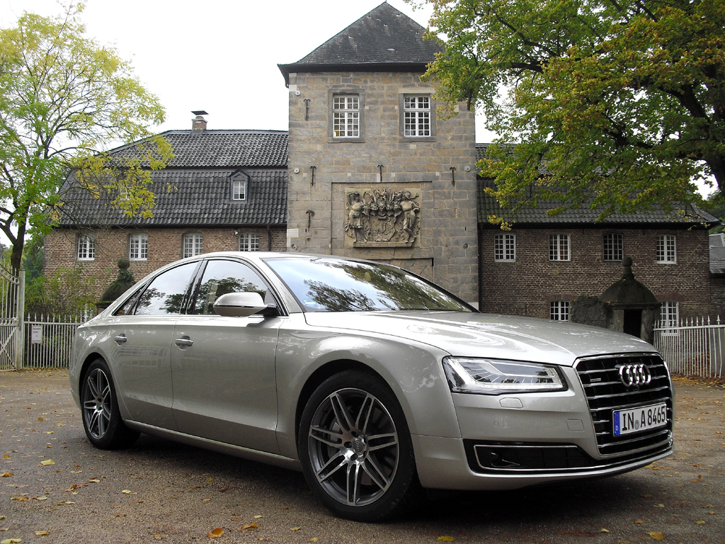 Audi hat sein Flaggschiff A8 überarbeitet. 