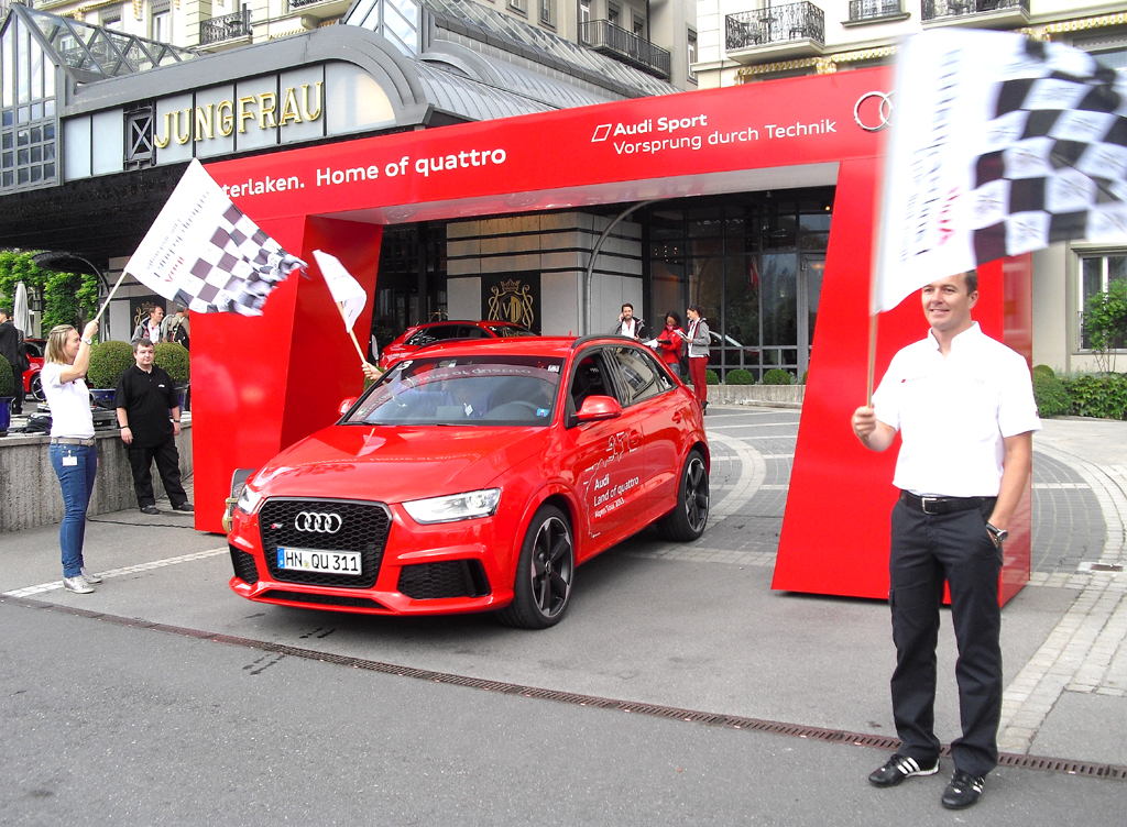 Audis neuer RS Q3 beim Start in Interlaken. 
