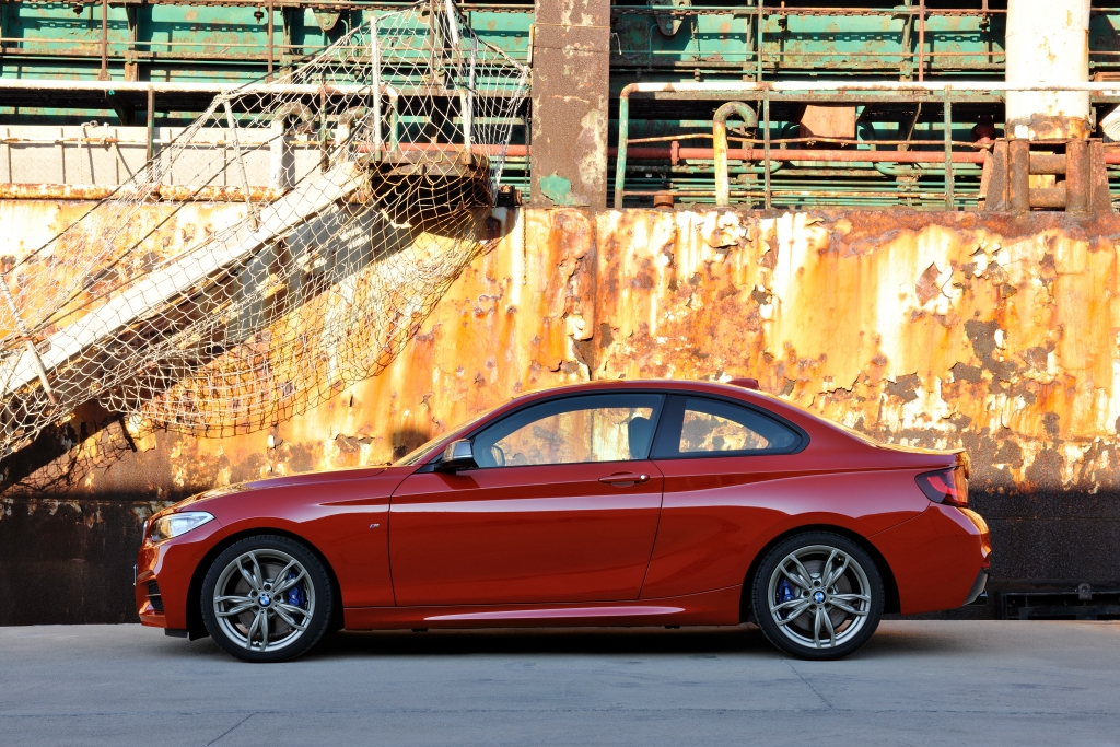 BMW 2er-Coupé: Fliegender Start mit fünf Motoren