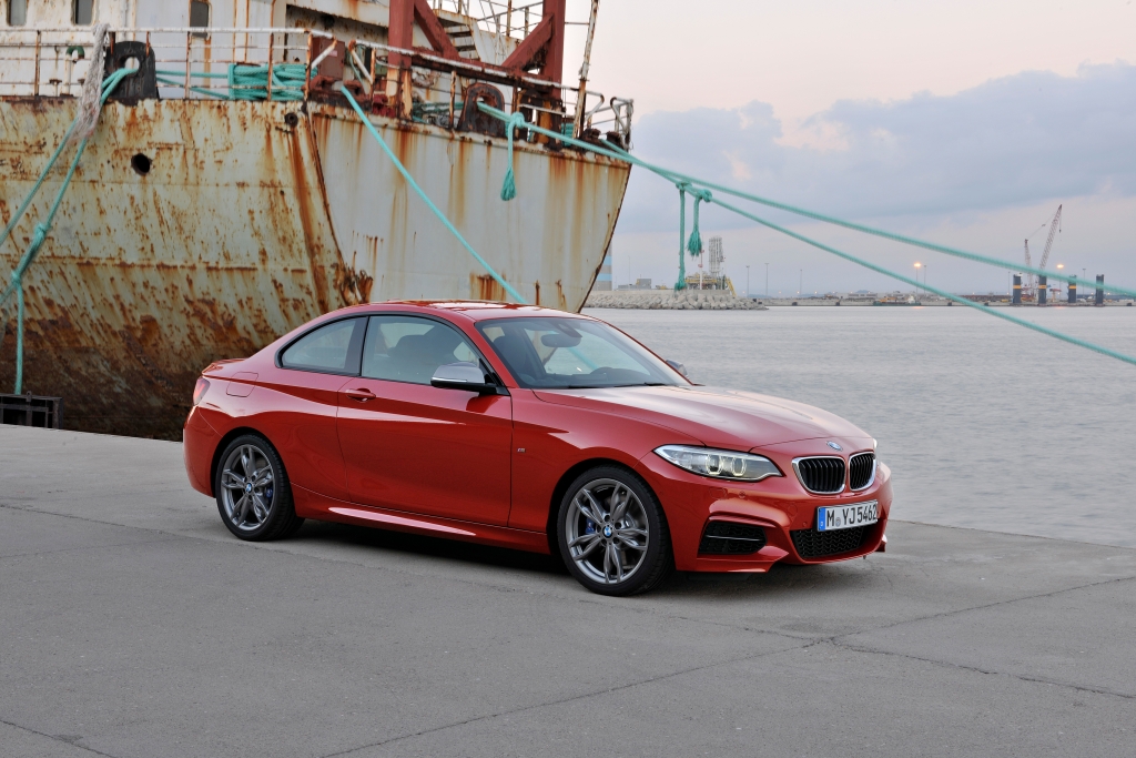 BMW 2er-Coupé: Fliegender Start mit fünf Motoren