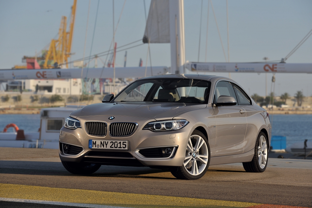 BMW 2er-Coupé: Fliegender Start mit fünf Motoren