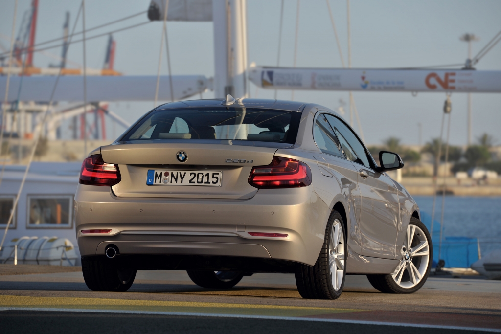 BMW 2er-Coupé: Fliegender Start mit fünf Motoren