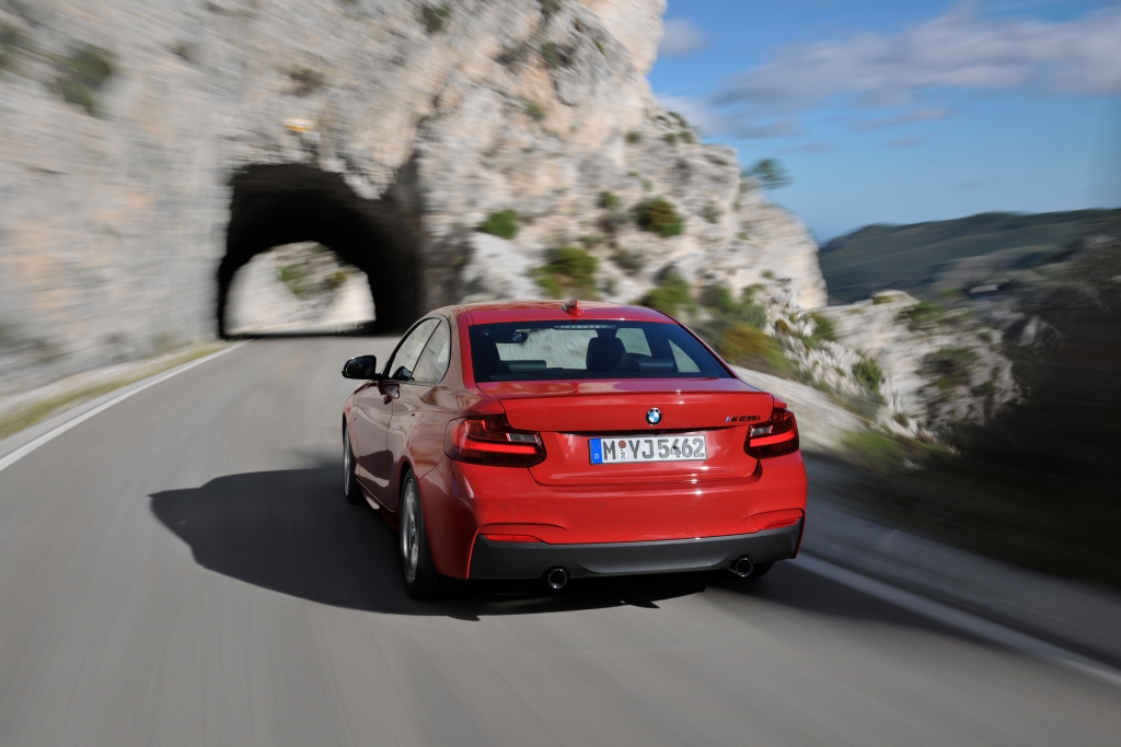 BMW 2er-Coupé: Fliegender Start mit fünf Motoren