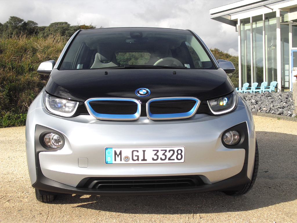 BMW i3: Blick auf die Frontpartie. 