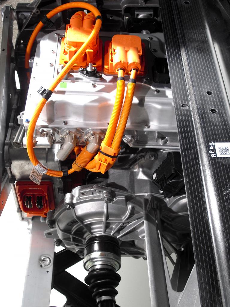 BMW i3: Der Elektromotor sitzt unmittelbar über der angetriebenen Hinterachse. 