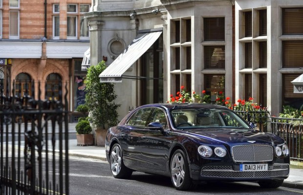 Bentley schickt den Flying Spur aufs Eis