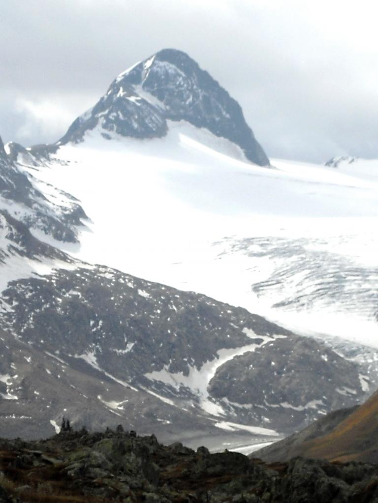 Blick auf der Höhe des Nufenenpasses in die Schweizer Bergwelt. 