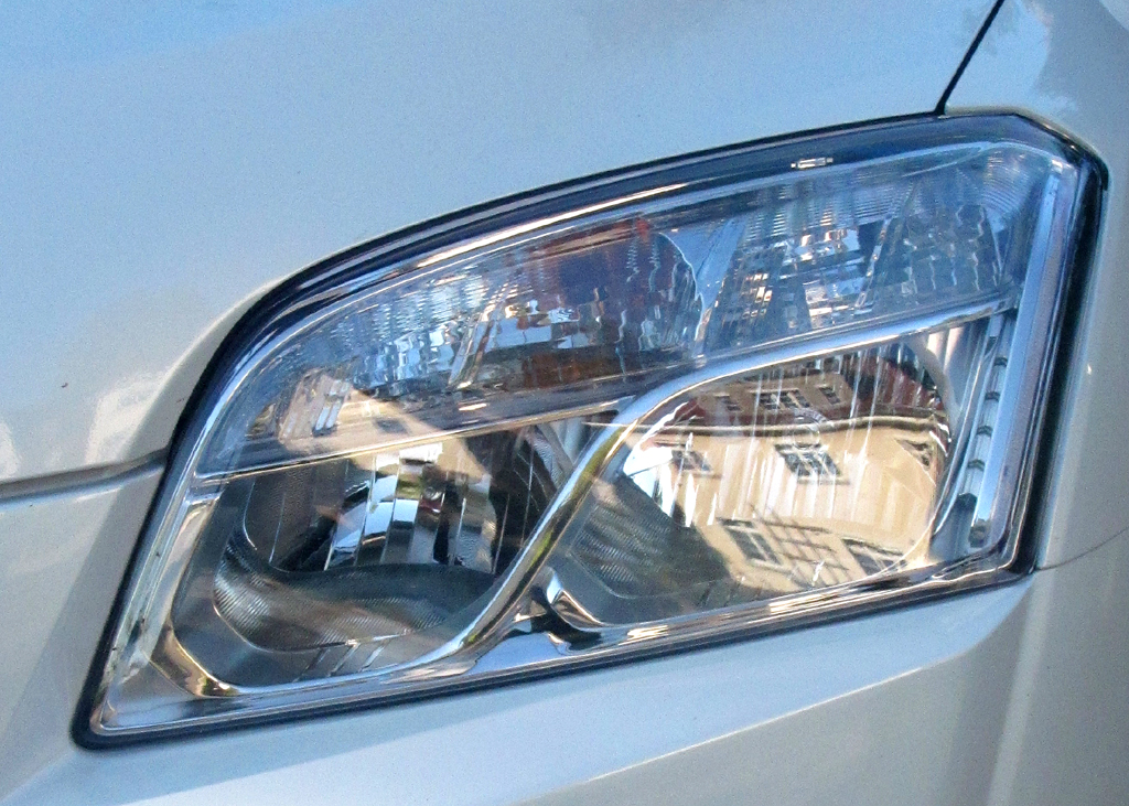 Chevrolet Trax: Querformatige Leuchteinheit vorn. 