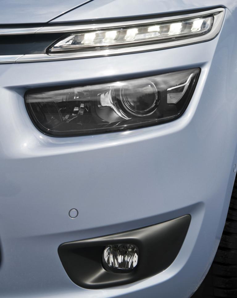 Citroën Grand C4 Picasso: Moderne Leuchteinheit mit LED-Tagfahrlicht vorn. 