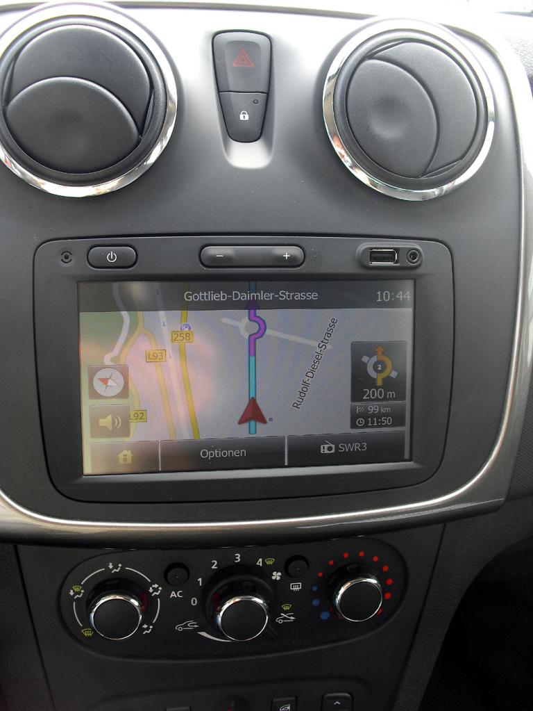 Dacia Logan MCV: Blick auf den mittleren Armaturenträger. 
