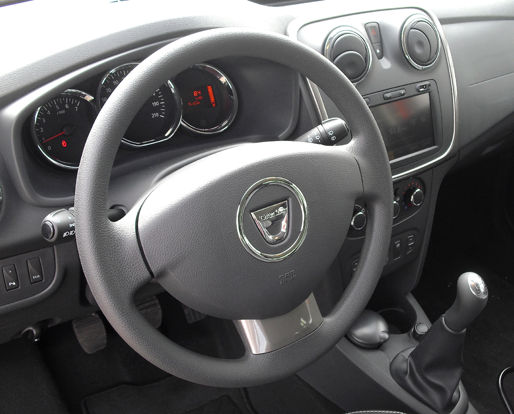 Dacia Logan MCV: Blick ins zwar spartanische, aber funktionelle Cockpit. 