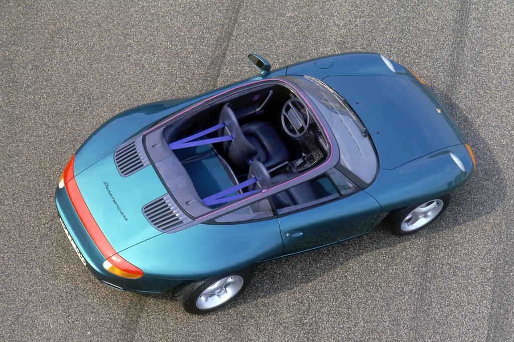 Das Porsche-Museum schickte besondere Stücke nach North Carolina, zum Beispiel das Panamericana Concept Car von 1989, dessen unkonventioneller Überrollbügel sich wie bei einem Motorboot um das komplette Cockpit zog