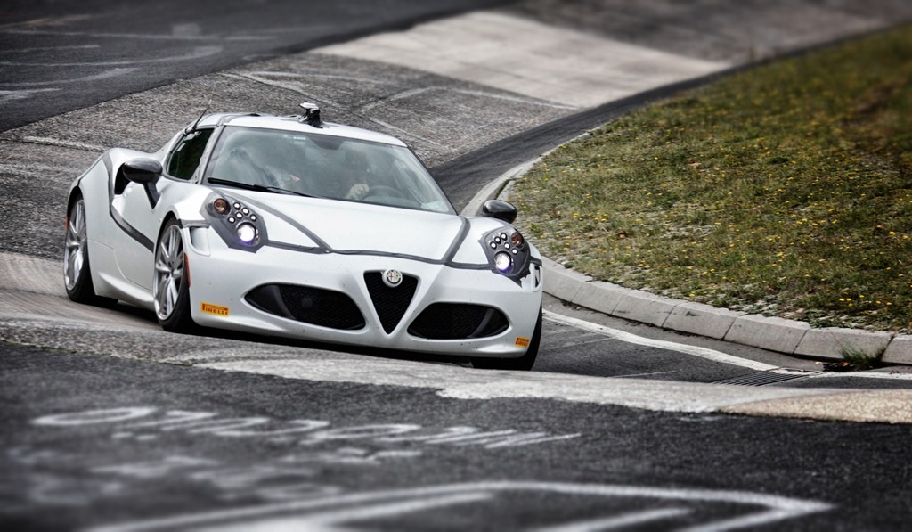 Der Alfa Romeo 4C maß sich erfolgreich an der Nordschleife