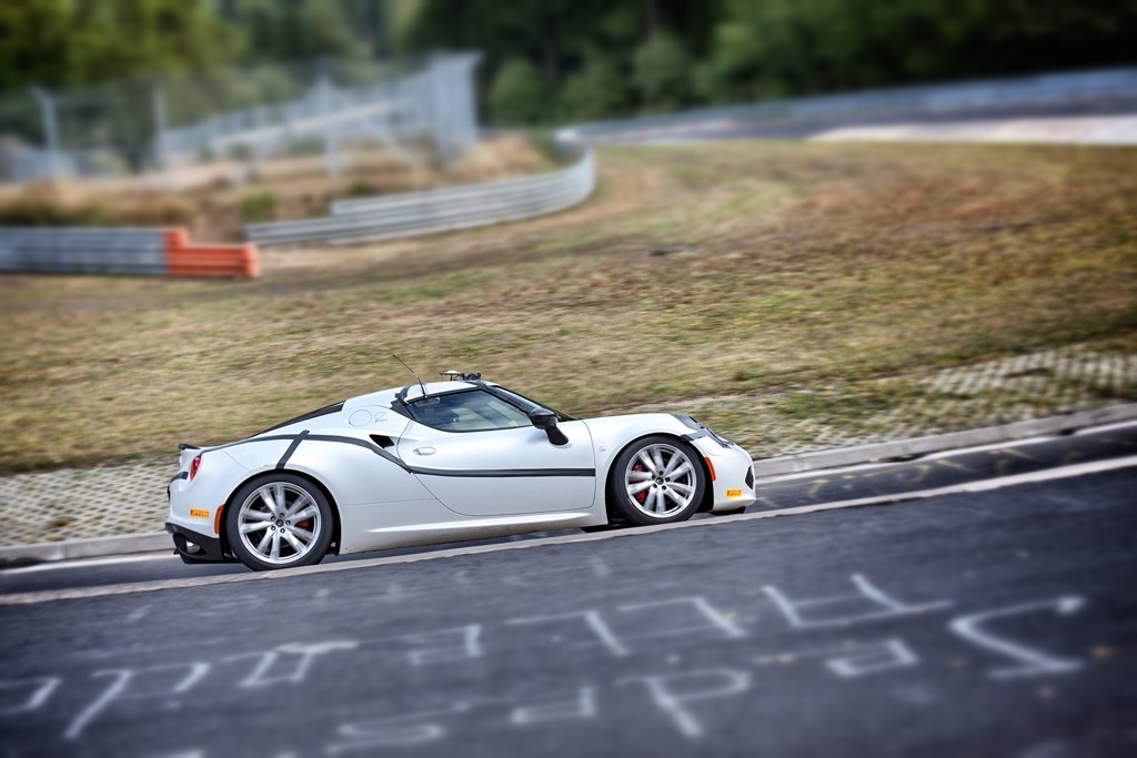 Der Alfa Romeo 4C maß sich erfolgreich an der Nordschleife