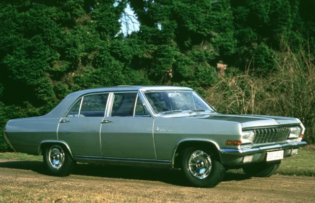 Diplomat V8 als Star beim Opel-Gastspiel im Oberhaus