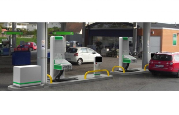 Drive-in-Tankstelle  - Mensch sitzt, Roboter flitzt