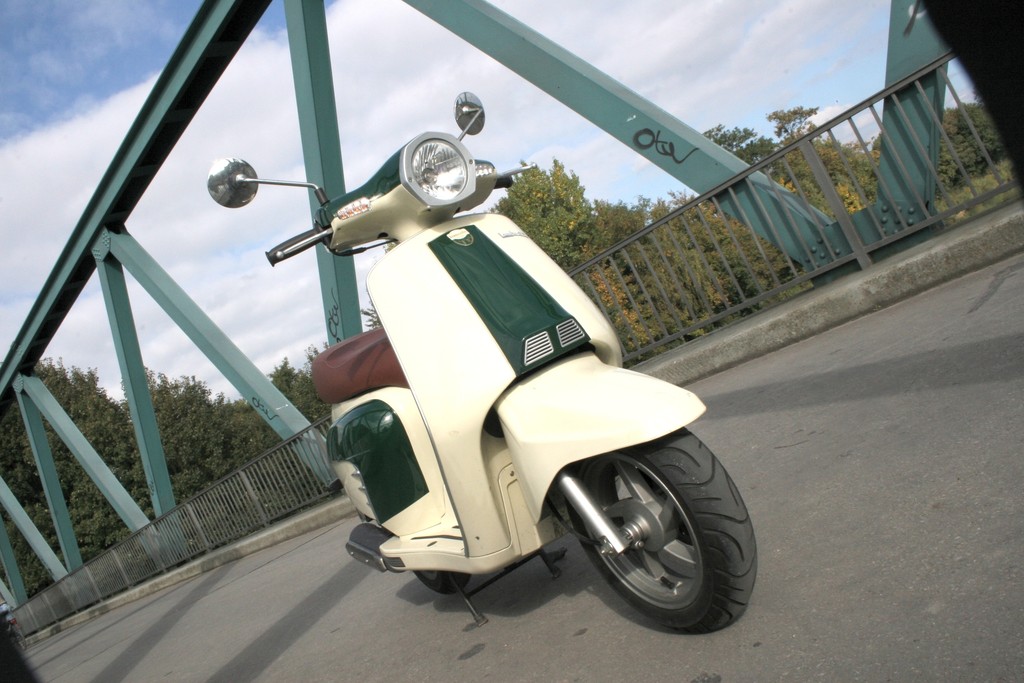 Fahrbericht Lambretta LN 125: Schicke Schale mit Stil