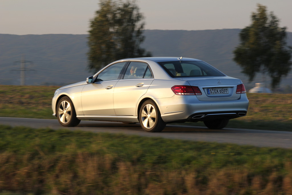 Fahrbericht Mercedes-Benz E250 CDI: Im Ledersitz nach Sparis