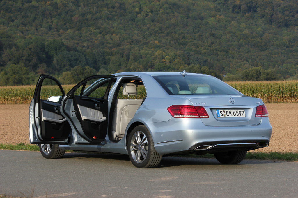 Fahrbericht Mercedes-Benz E250 CDI: Im Ledersitz nach Sparis