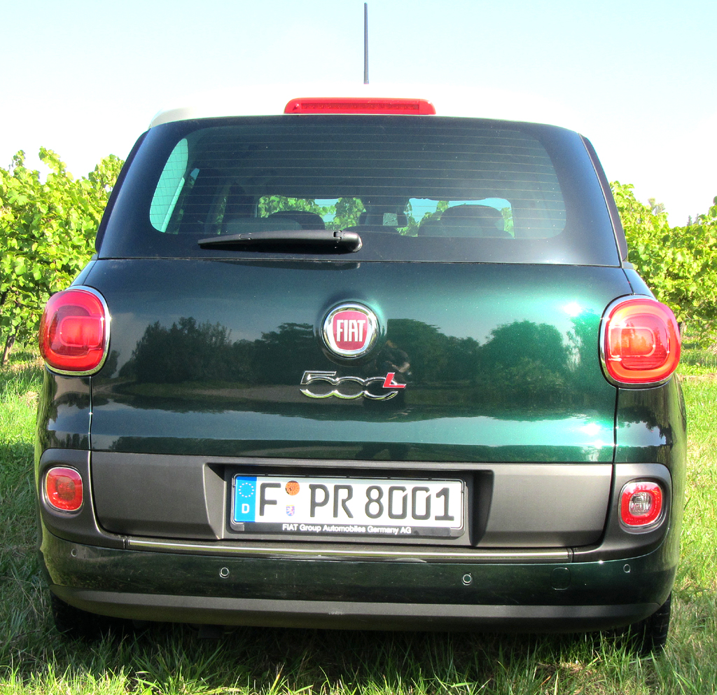 Fiat 500L Living: Blick auf die Heckpartie. 