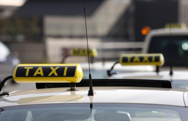 Flächendeckend ab 2014: Taxiruf per App