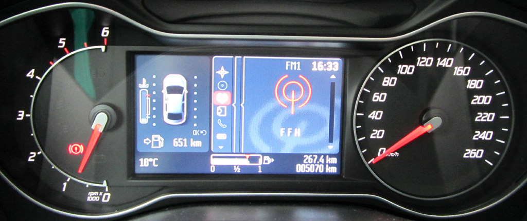 Ford S-Max: Blick durch den Lenkradkranz auf die Rundinstrumentierung. 