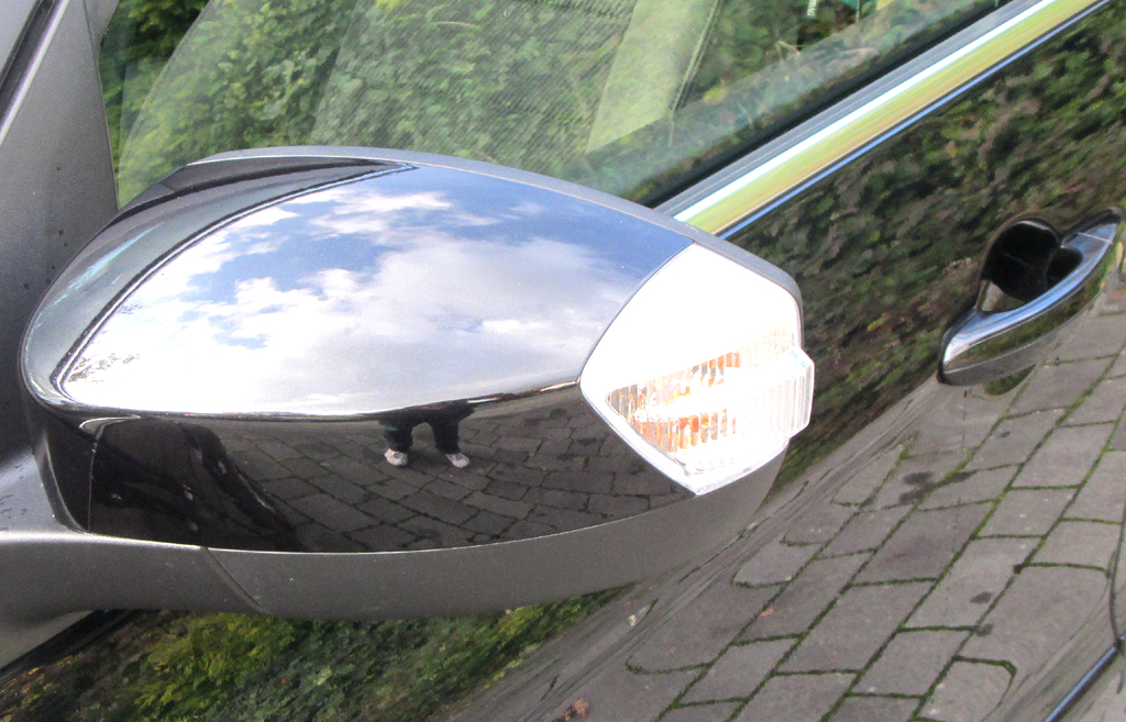 Ford S-Max: In die Außenspiegel sind Blinkblöcke integriert. 