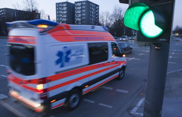 Geteilte Haftung bei Unfall zwischen Pkw und Krankenwagen