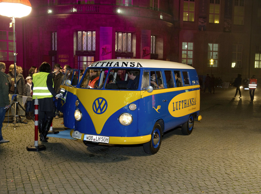 Historische VW-Shuttlefahrzeuge beim 