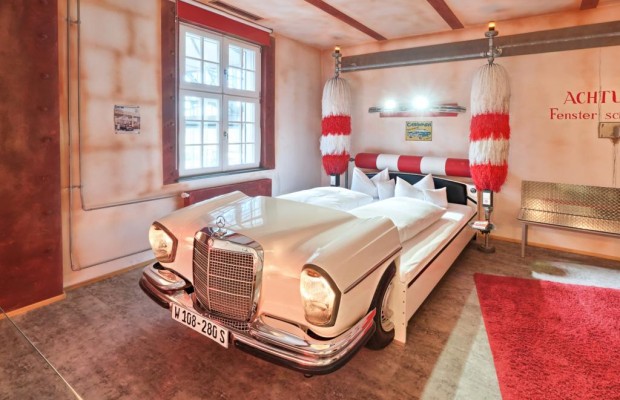 Hotel für Autoliebhaber - Oldtimer zum träumen