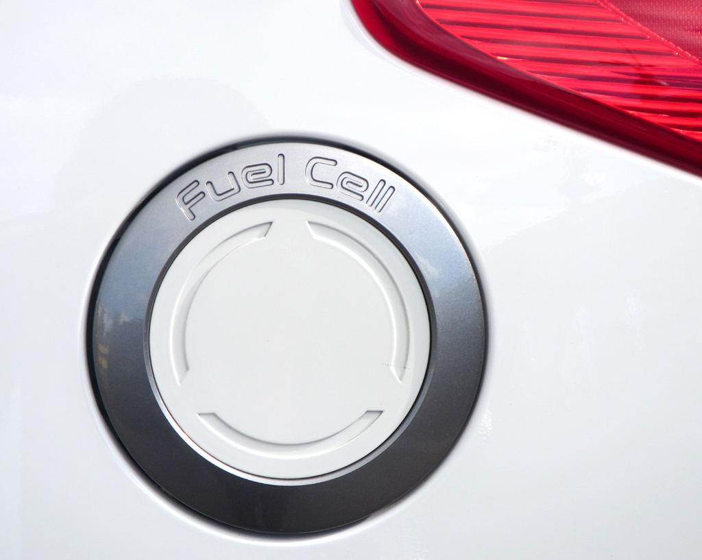 Hyundai ix35 Fuel Cell: Über diese Öffnung wird Wasserstoff nachgefüllt. 
