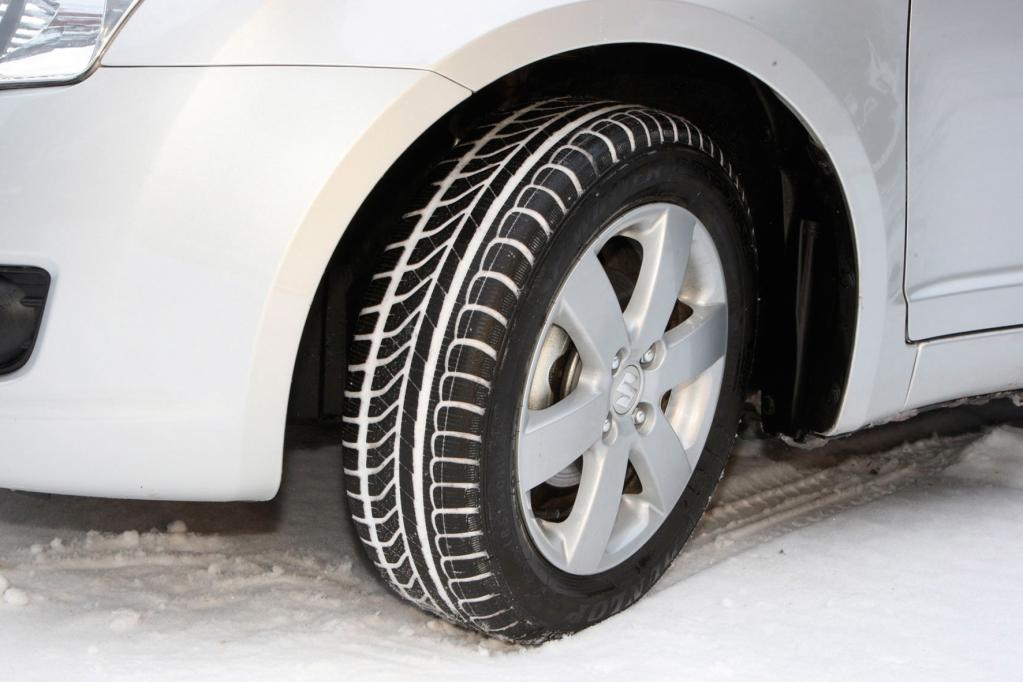 Junge Fahrer unterschätzen den Wert von Winterreifen