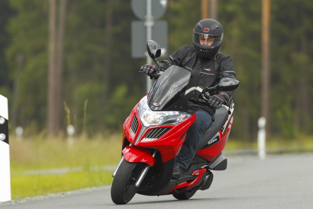 Kymco Grand Dink 300i: Schlicht und sparsam
