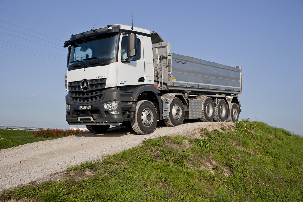 Mercedes-Benz Arocs auch mit fünf Achsen
