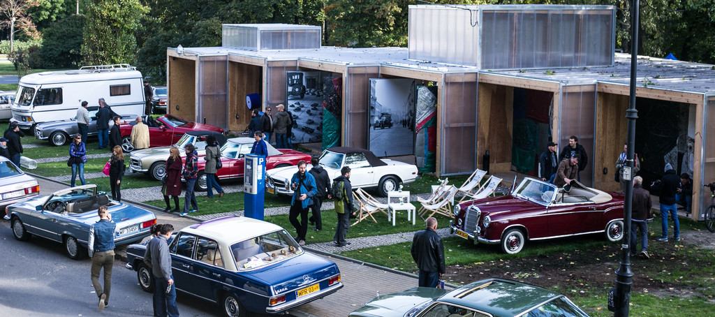 Mercedes-Benz mit Markenpflege per Pavillon