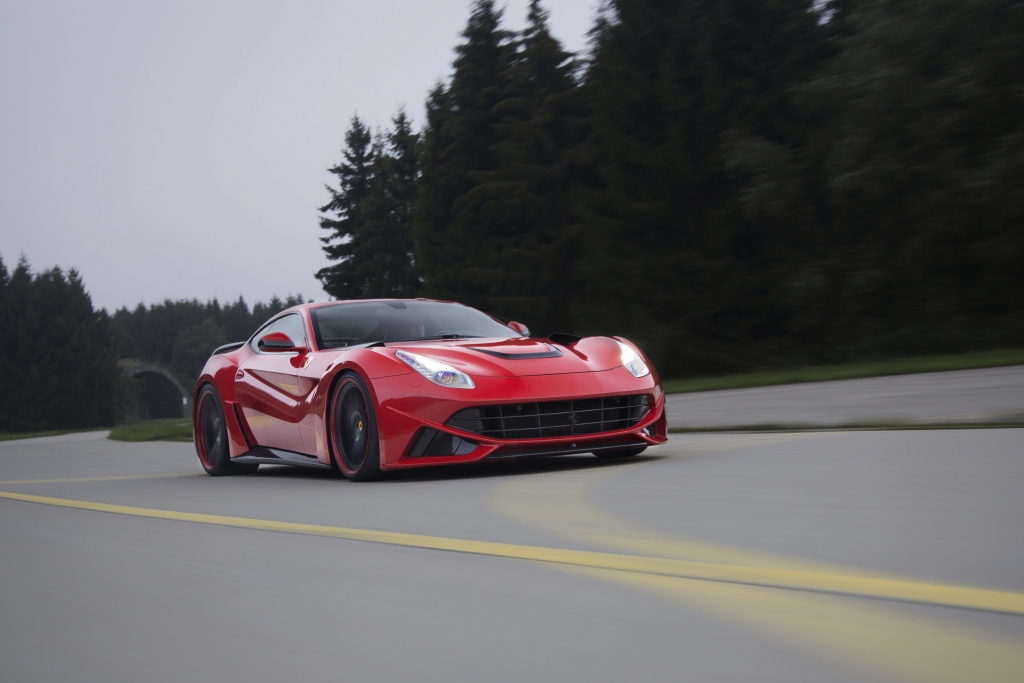 Novitec schickt Breitbau-F12 auf Enzo-Jagd