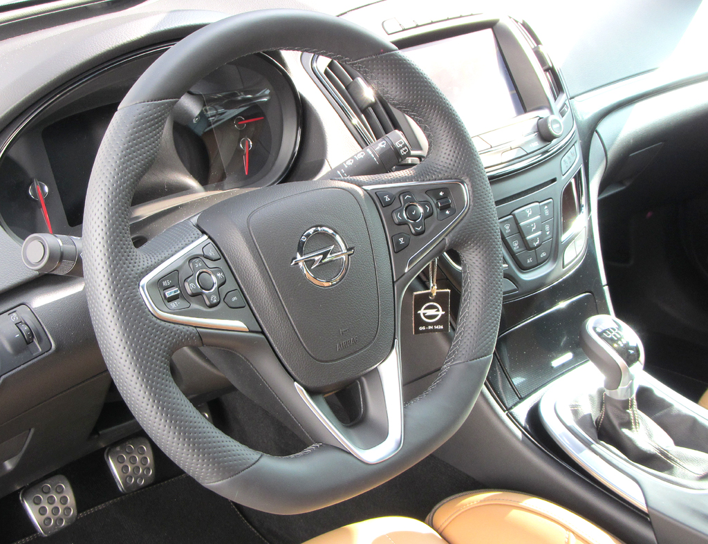 Opel Insignia: Blick ins Country-Tourer-Cockpit. 
