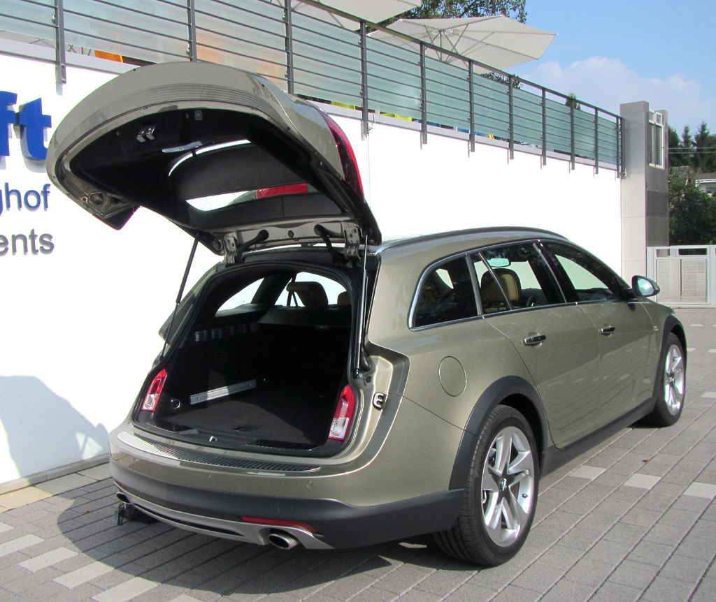 Opel Insignia: Das Country-Tourer-Gepäckabteil fasst 540 bis 1530 Liter. 