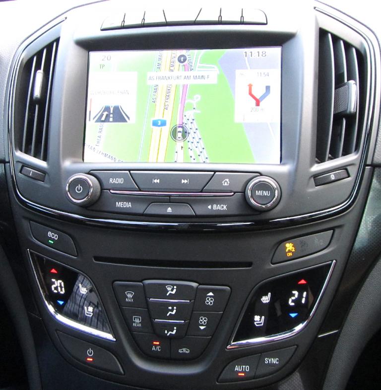 Opel Insignia: Endlich ist das Bedienfeld in einem Cockpit der Marke einfacher gestaltet. 