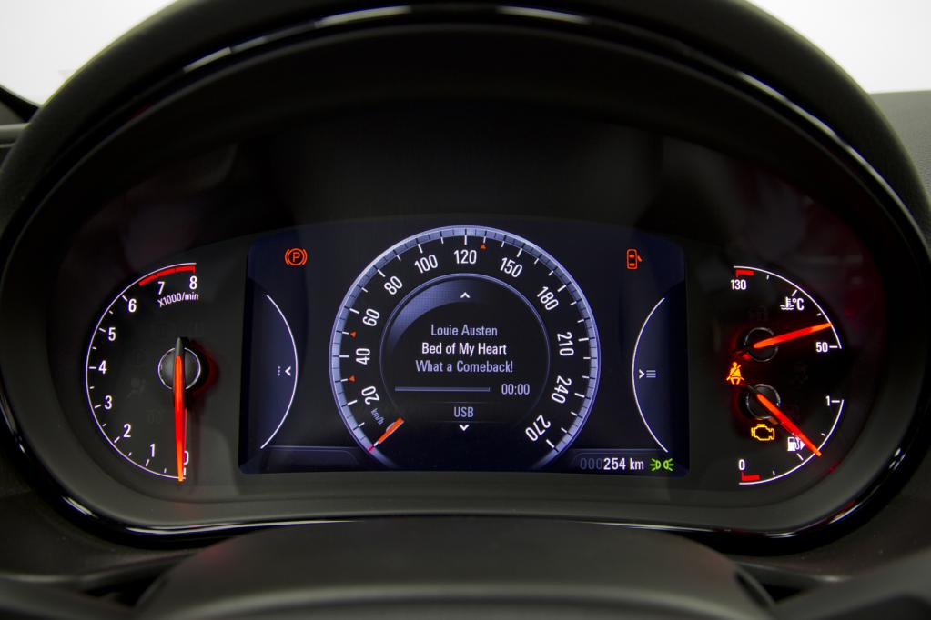 Opel Insignia mit übersichtlichem Infotainment