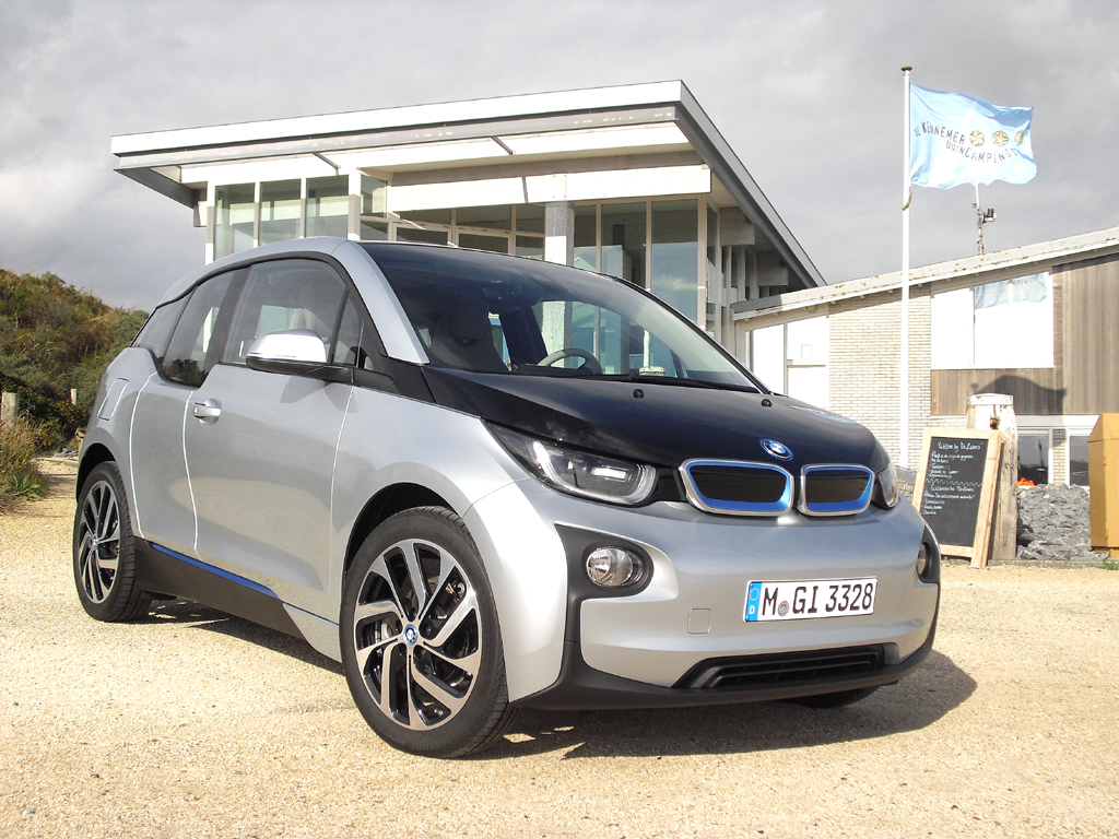 Stunde eins: BMW kündigt kompakten i3-Stromer noch für Mitte November an