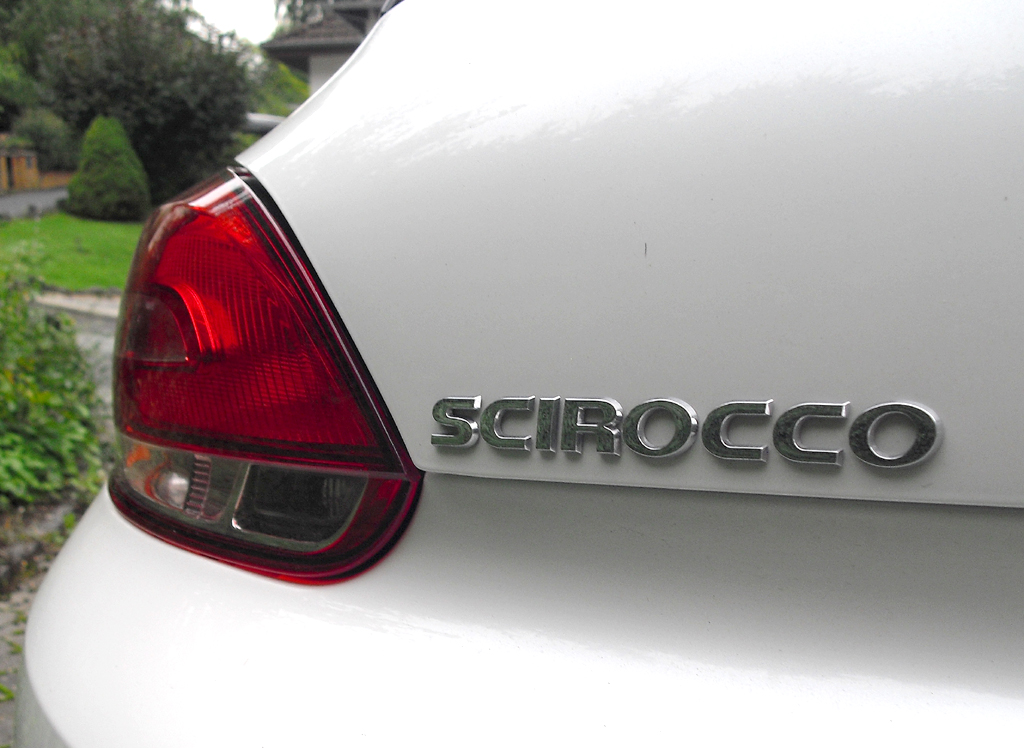 VW Scirocco: Moderne Leuchteinheit hinten mit Modellschriftzug. 