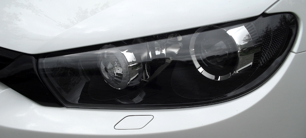 VW Scirocco: Typisch sind die mandelförmigen Leuchteinheiten vorn. 