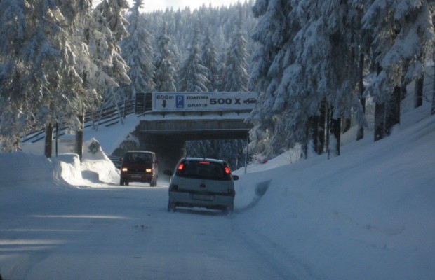  auto.de-Umfrage: Mehr als 2,5 Mio. PKW fahren in diesem Winter ohne Winterbereifung 