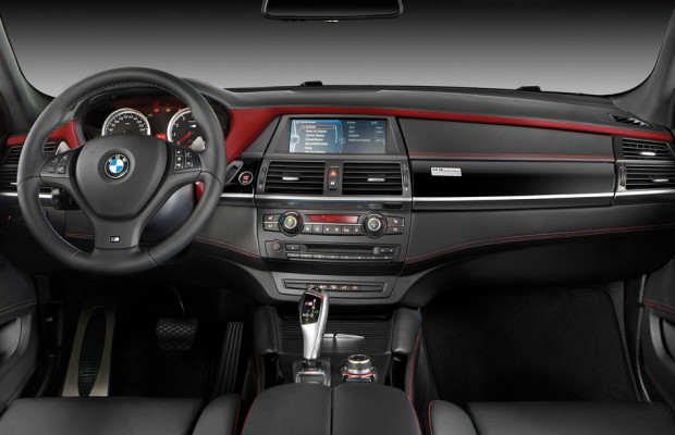 100 Mal Streifen: Die BMW X6 M-Design-Edition