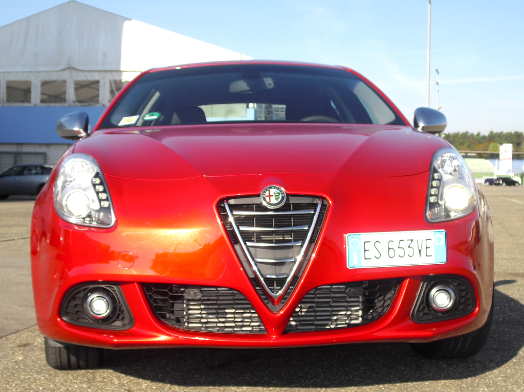 Alfa Romeo Giulietta: Blick auf die Frontpartie. 