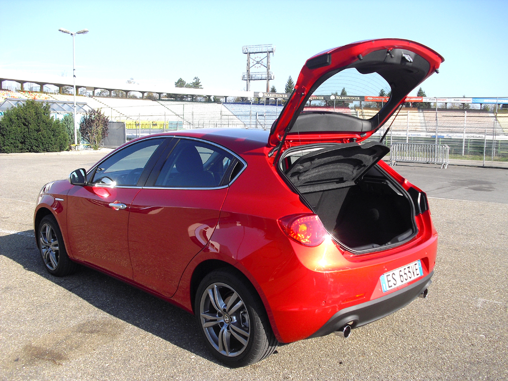 Alfa Romeo Giulietta: Das Gepäckabteil fasst 350 bis 1045 Liter. 