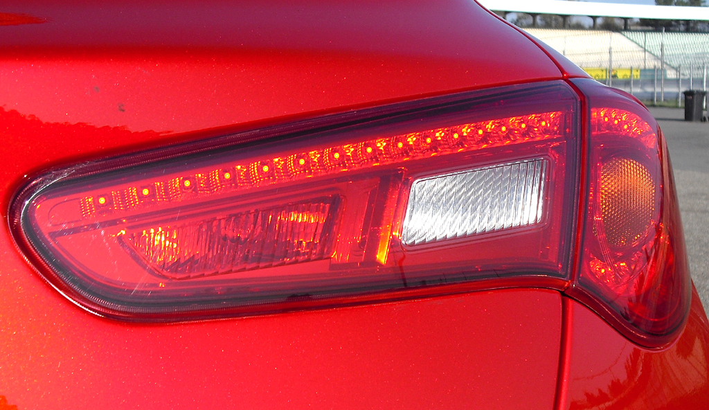 Alfa Romeo Giulietta: Die Leuchteinheiten am Heck sind horizontal ausgerichtet. 